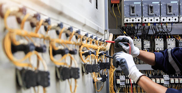 Professional Electrician technician working in Blue Ridge, AL
